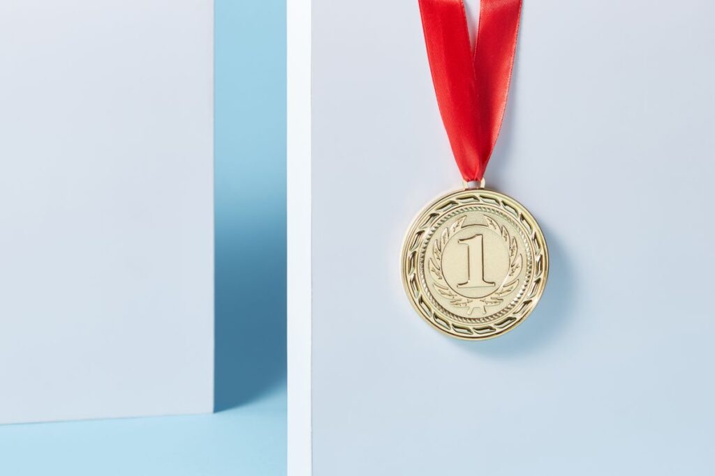 Prova Social na Identidade Visual: Selos e Certificações Sem Virar Poluição Visual